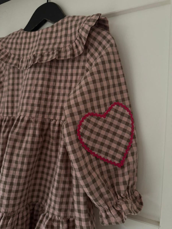 SNUGGLEPUFF HEART DRESS ROSE