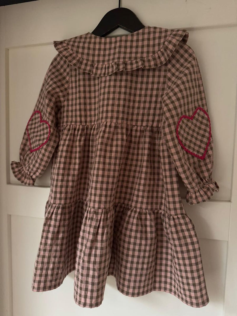 SNUGGLEPUFF HEART DRESS ROSE